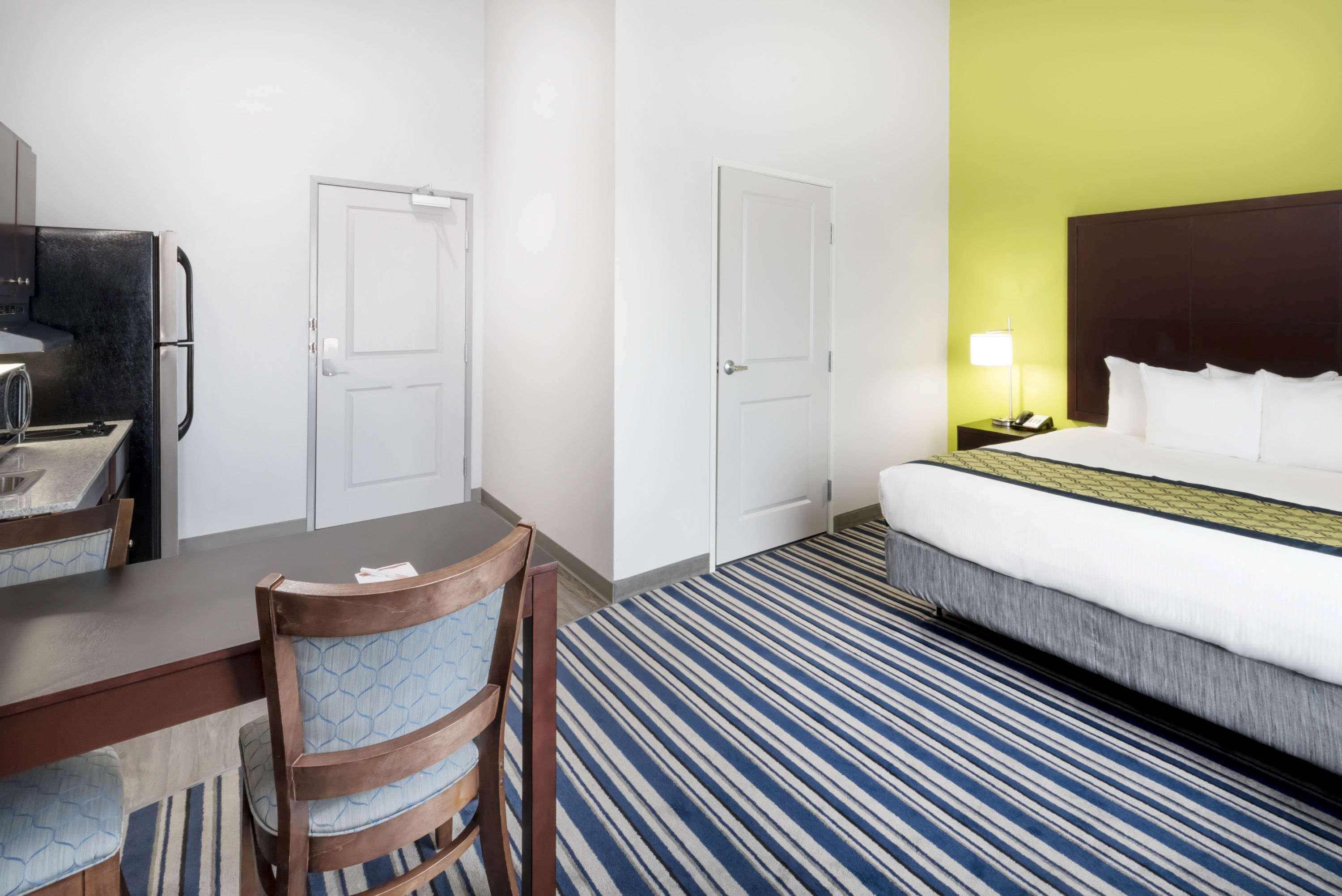 ฮอว์ธอร์น สวีท บาย วินด์แฮม มิดแลนด์ Hotel ภายนอก รูปภาพ